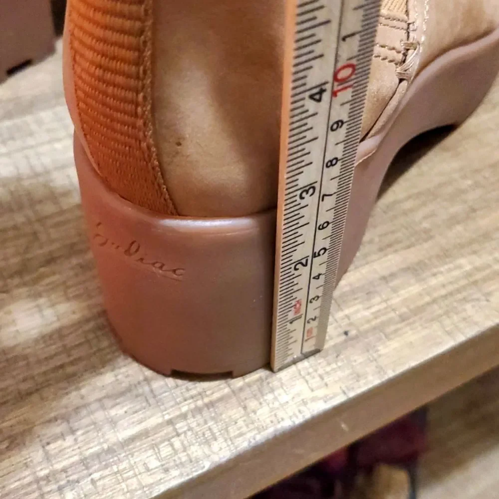 ZODIAC Women's Leather Tavi Ankle Chunky Lug Boot Latte, Sz 9.5, Euro Boho
